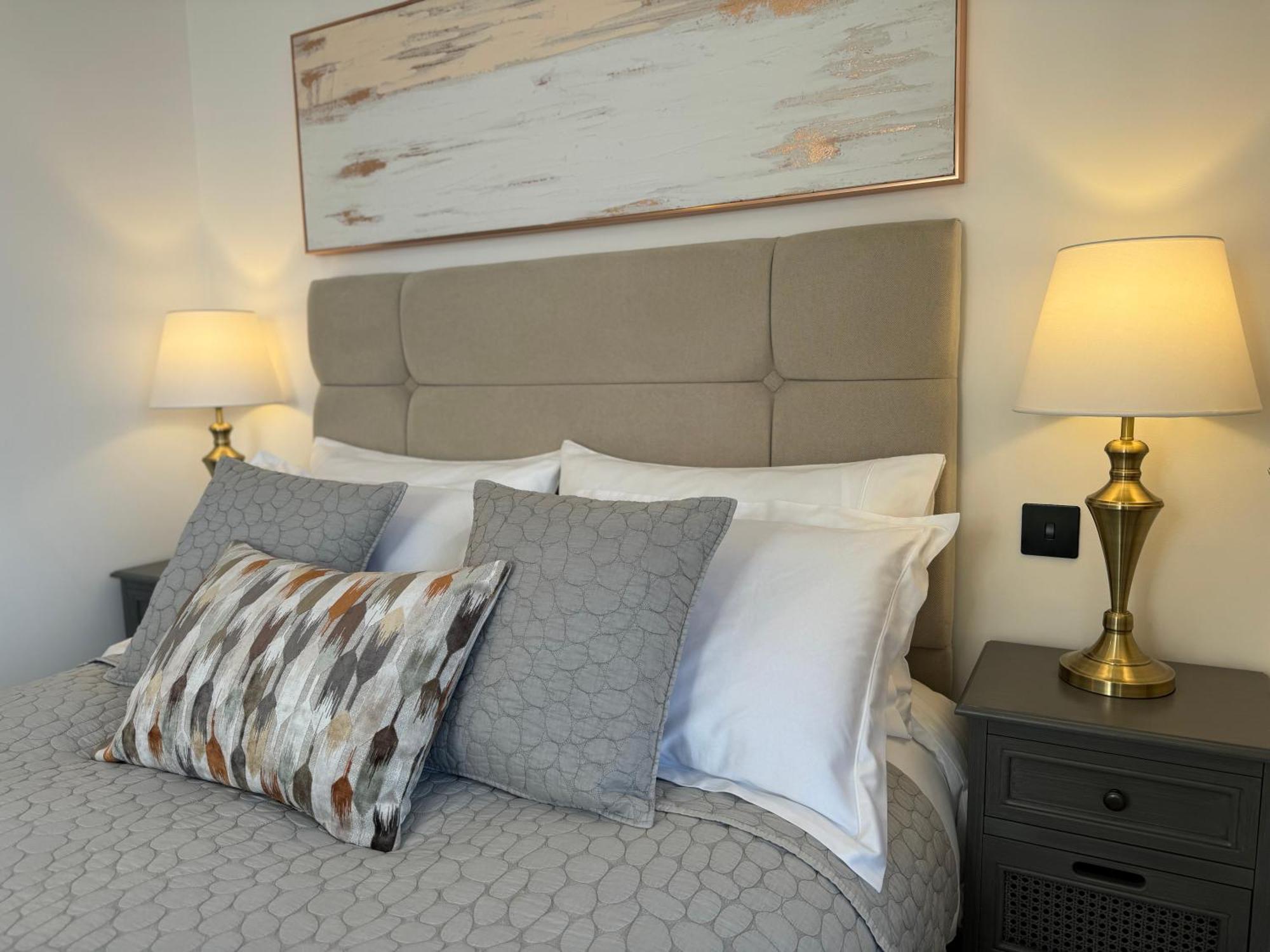 Elegant One Bedroom Apartment Swindon Luaran gambar