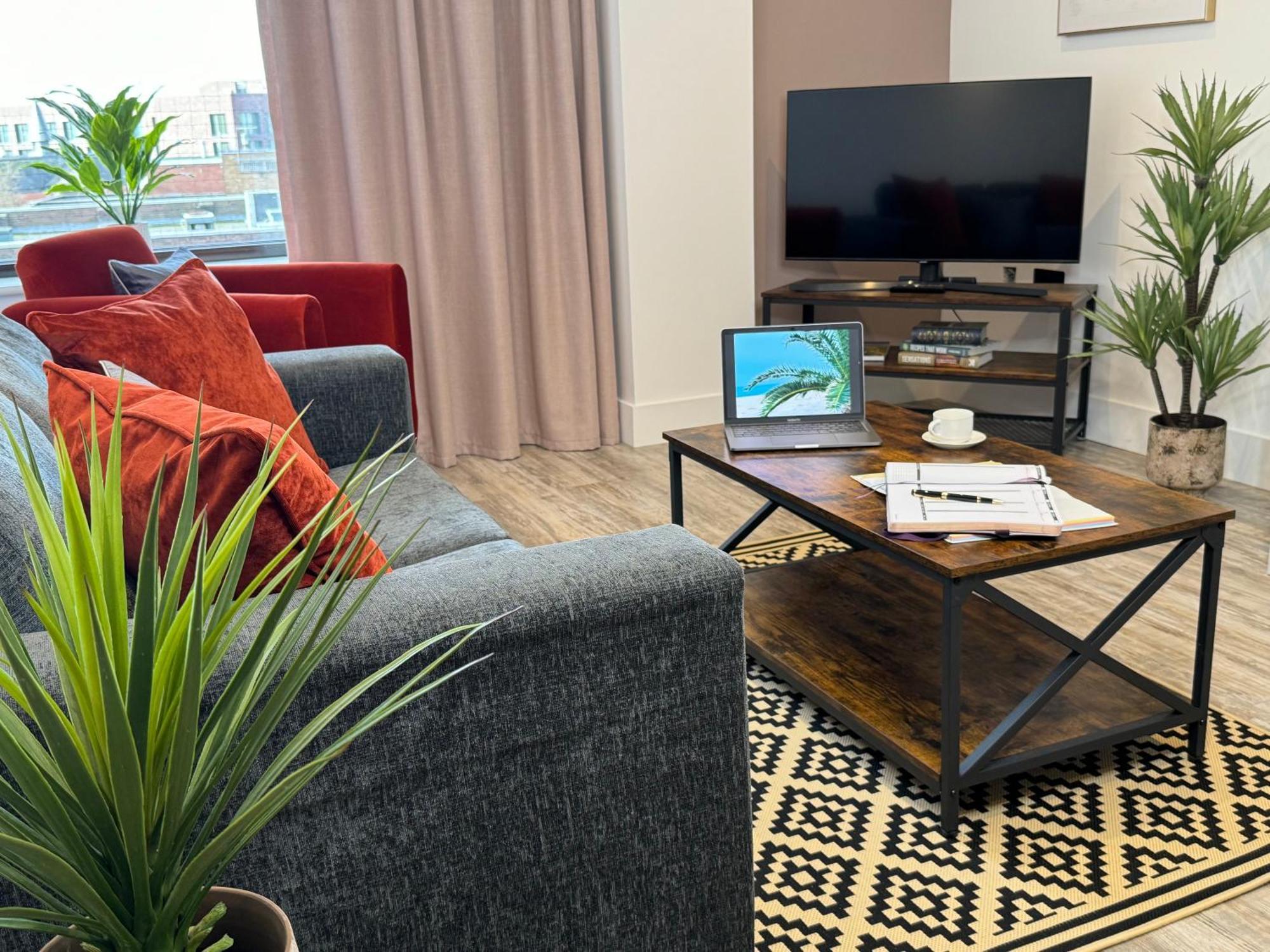 Elegant One Bedroom Apartment Swindon Luaran gambar