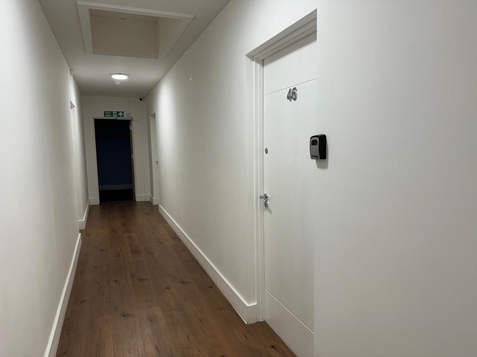 Elegant One Bedroom Apartment Swindon Luaran gambar