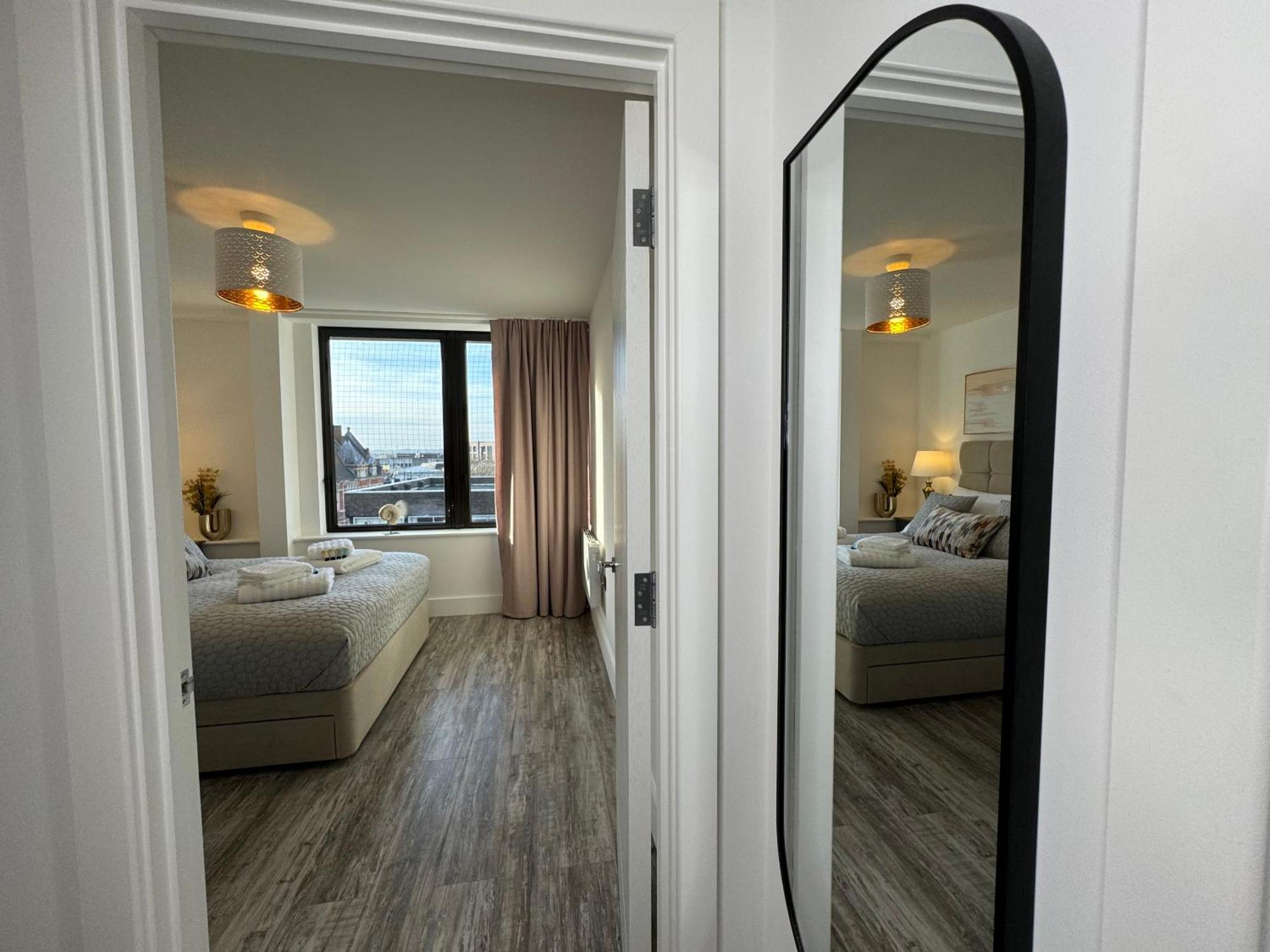 Elegant One Bedroom Apartment Swindon Luaran gambar