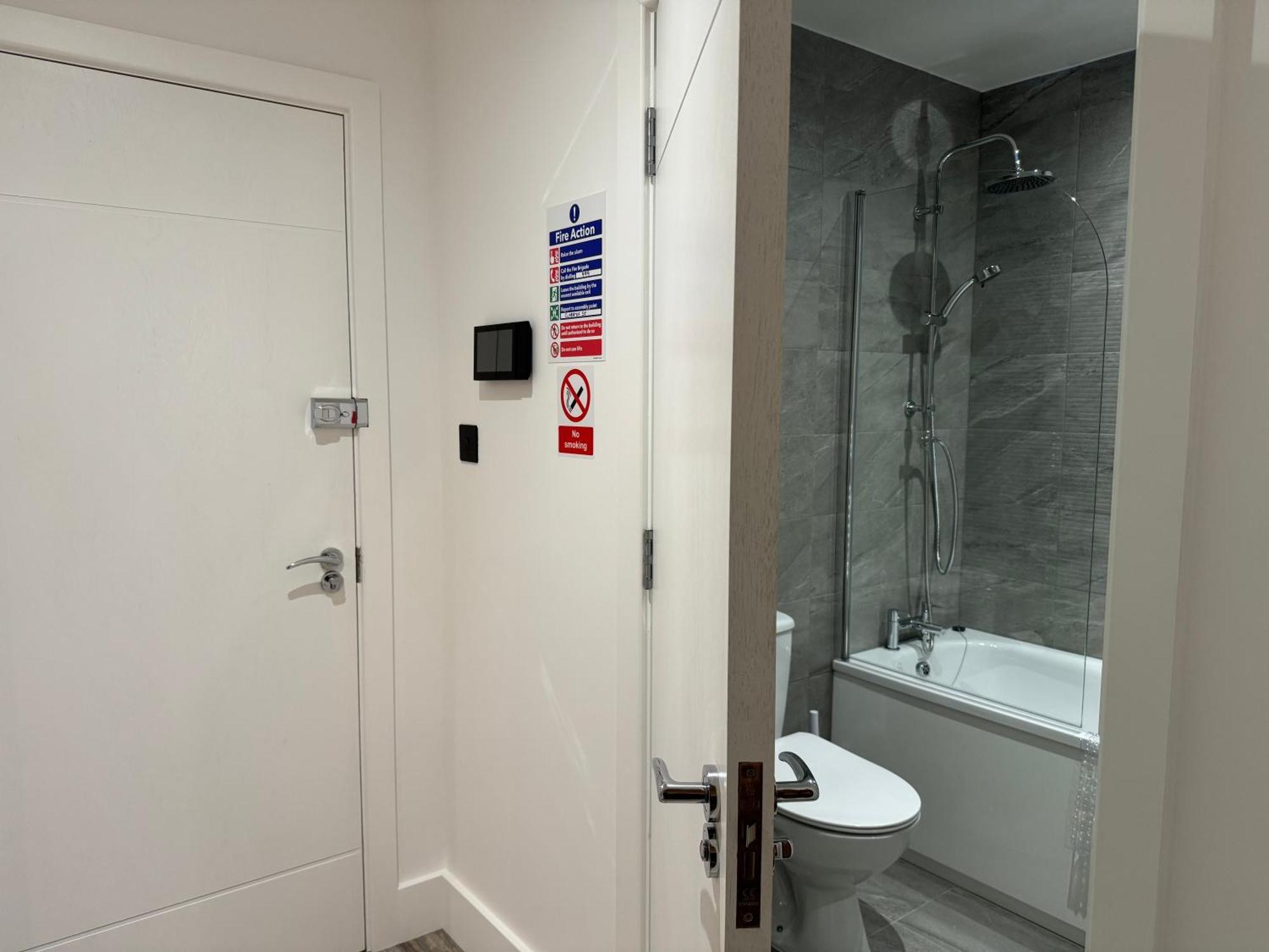 Elegant One Bedroom Apartment Swindon Luaran gambar