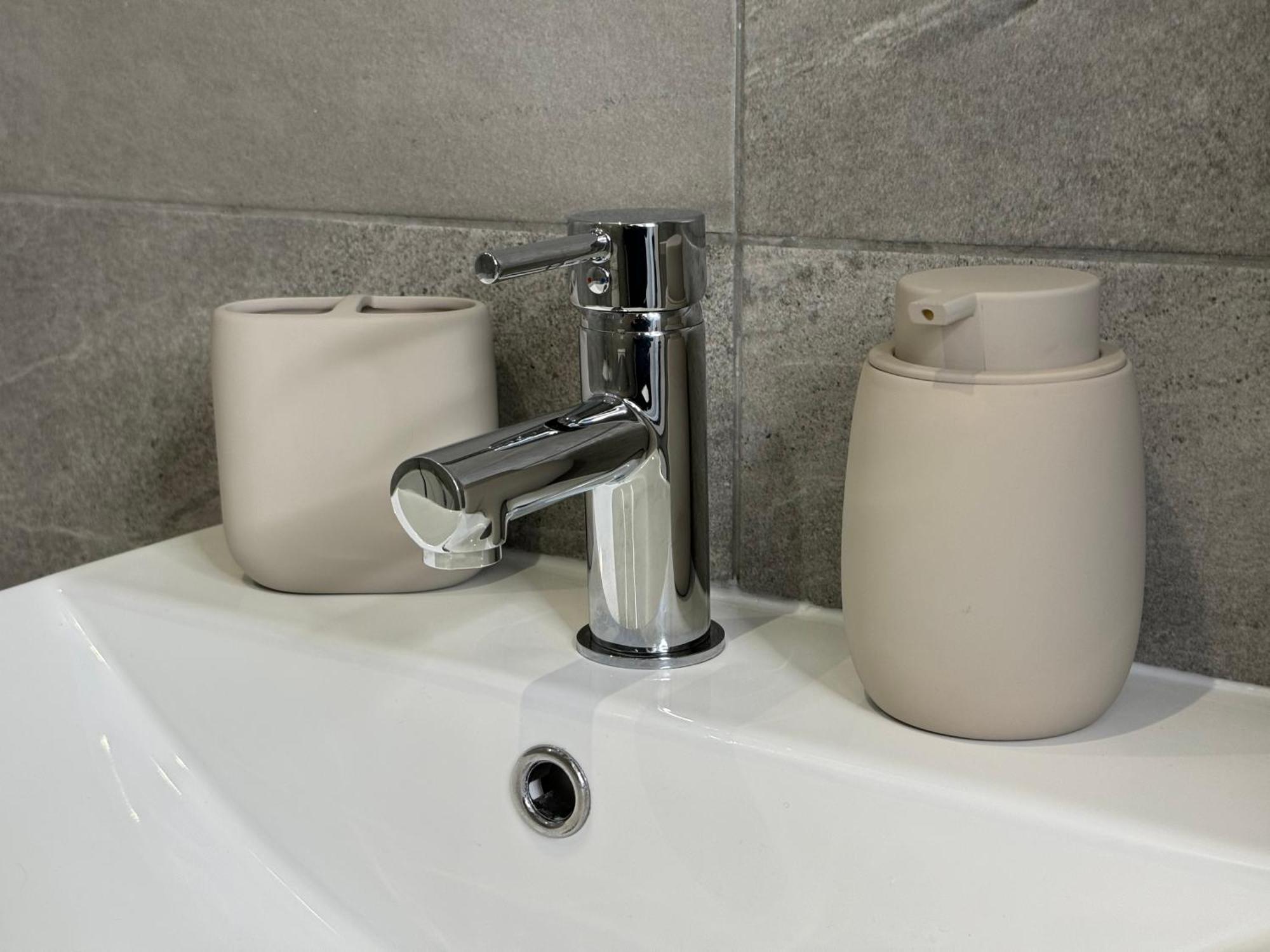 Elegant One Bedroom Apartment Swindon Luaran gambar
