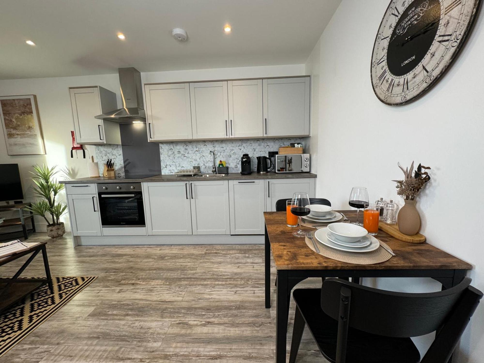 Elegant One Bedroom Apartment Swindon Luaran gambar
