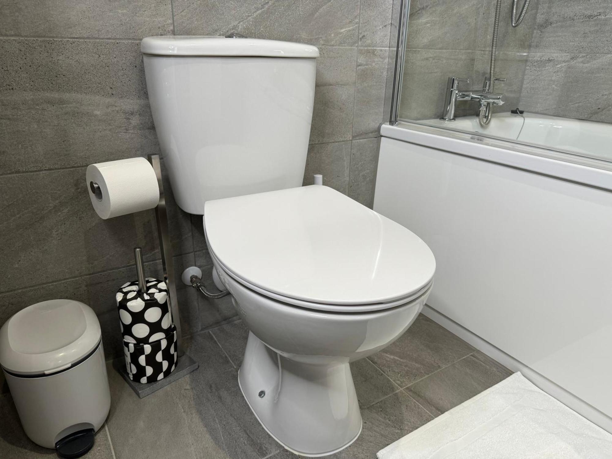 Elegant One Bedroom Apartment Swindon Luaran gambar