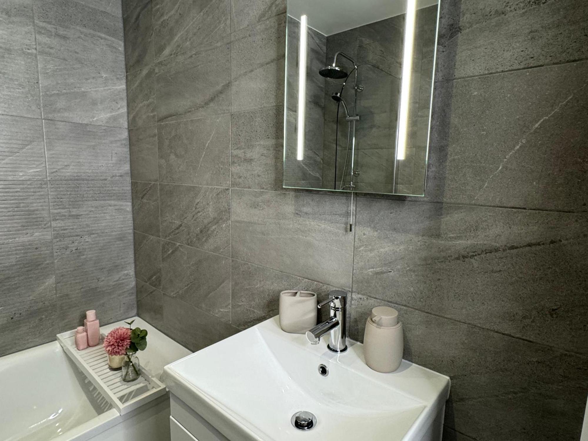 Elegant One Bedroom Apartment Swindon Luaran gambar